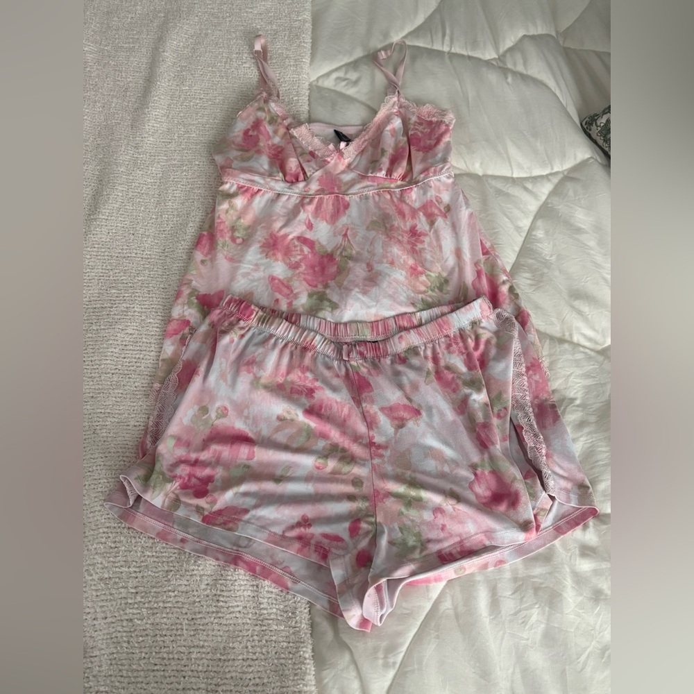 Beautiful Laura Ashley Pajama Set (love shack fancy for exposure)